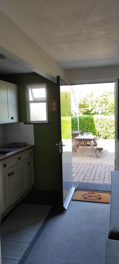 Garden Flat At The Infamous Piltdown Man Pub Apartment Fletching Екстериор снимка